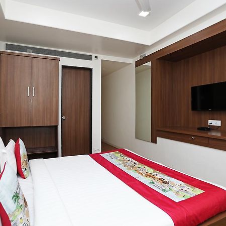 Oyo 10672 Hotel Riviera Nashik Zewnętrze zdjęcie