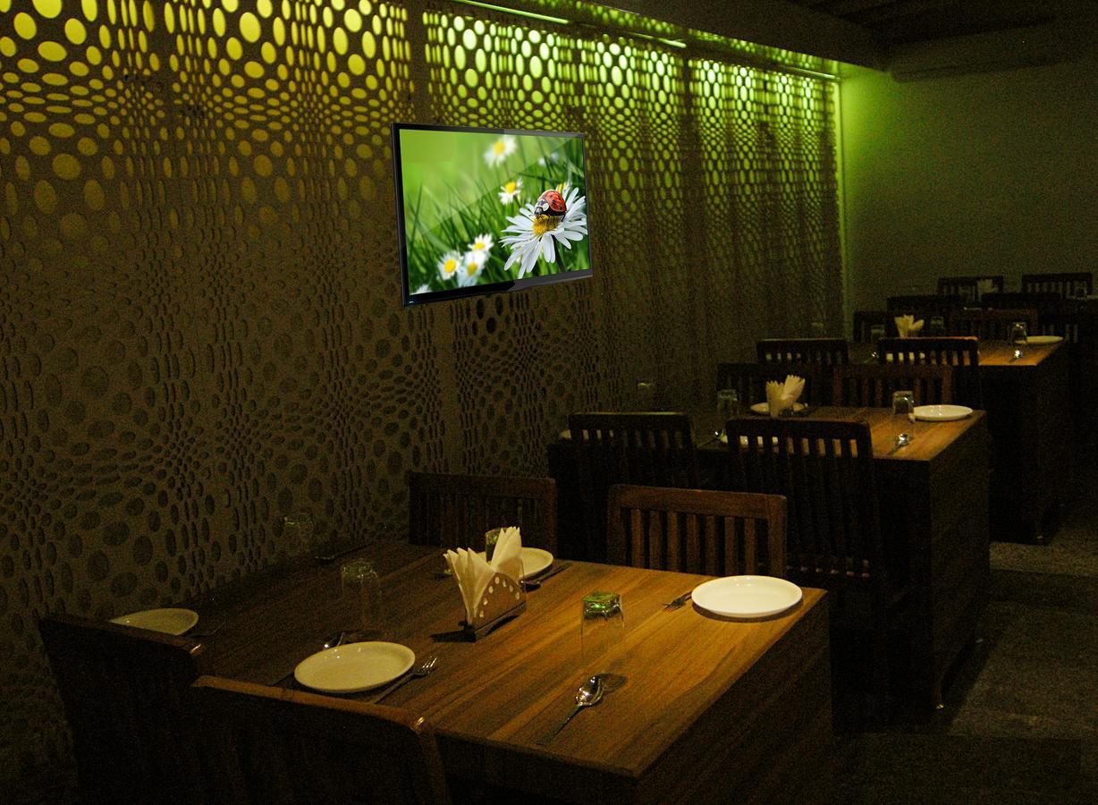 Oyo 10672 Hotel Riviera Nashik Zewnętrze zdjęcie