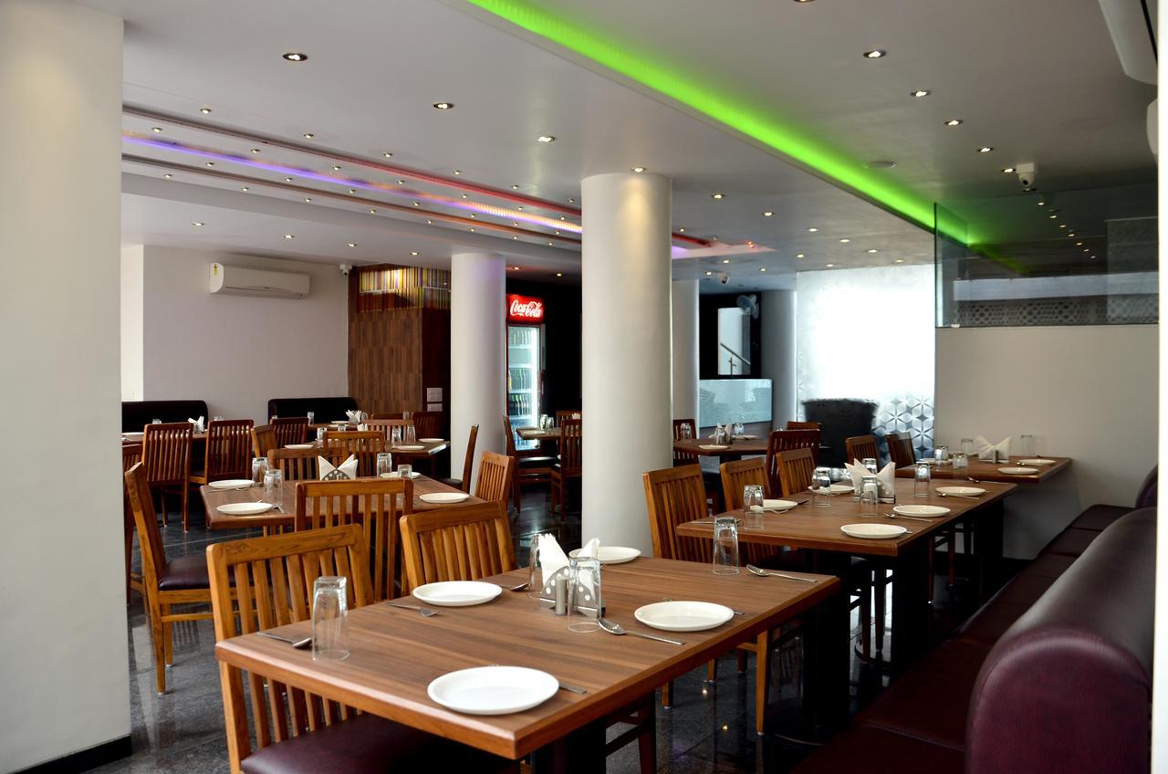 Oyo 10672 Hotel Riviera Nashik Zewnętrze zdjęcie