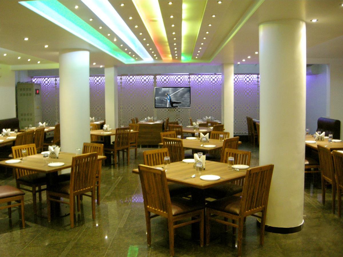 Oyo 10672 Hotel Riviera Nashik Zewnętrze zdjęcie