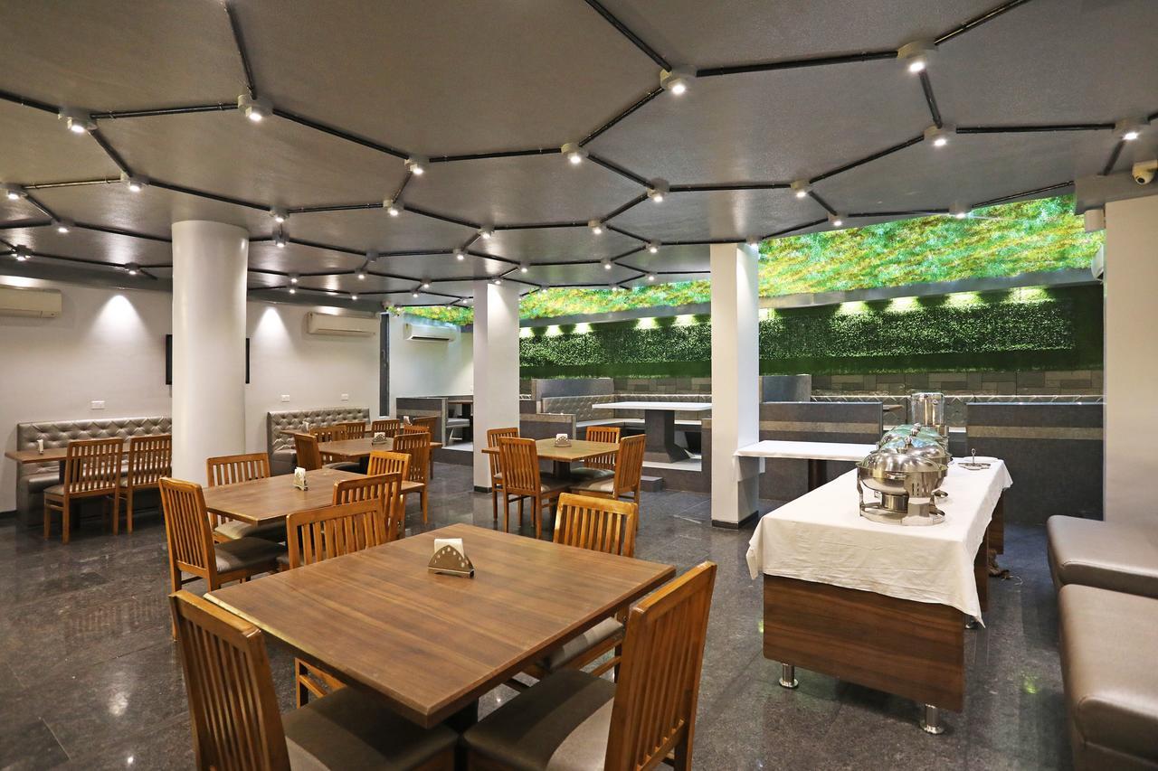 Oyo 10672 Hotel Riviera Nashik Zewnętrze zdjęcie