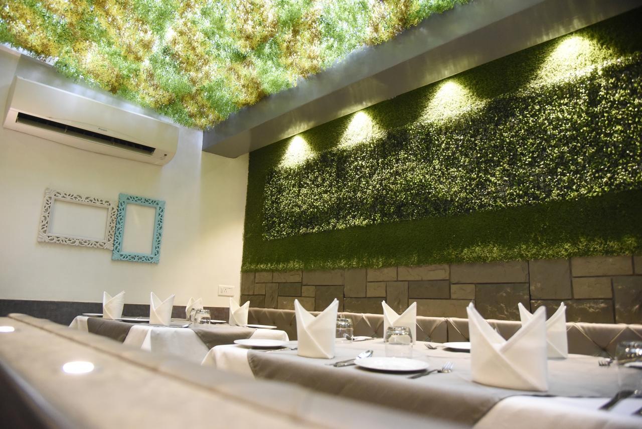 Oyo 10672 Hotel Riviera Nashik Zewnętrze zdjęcie