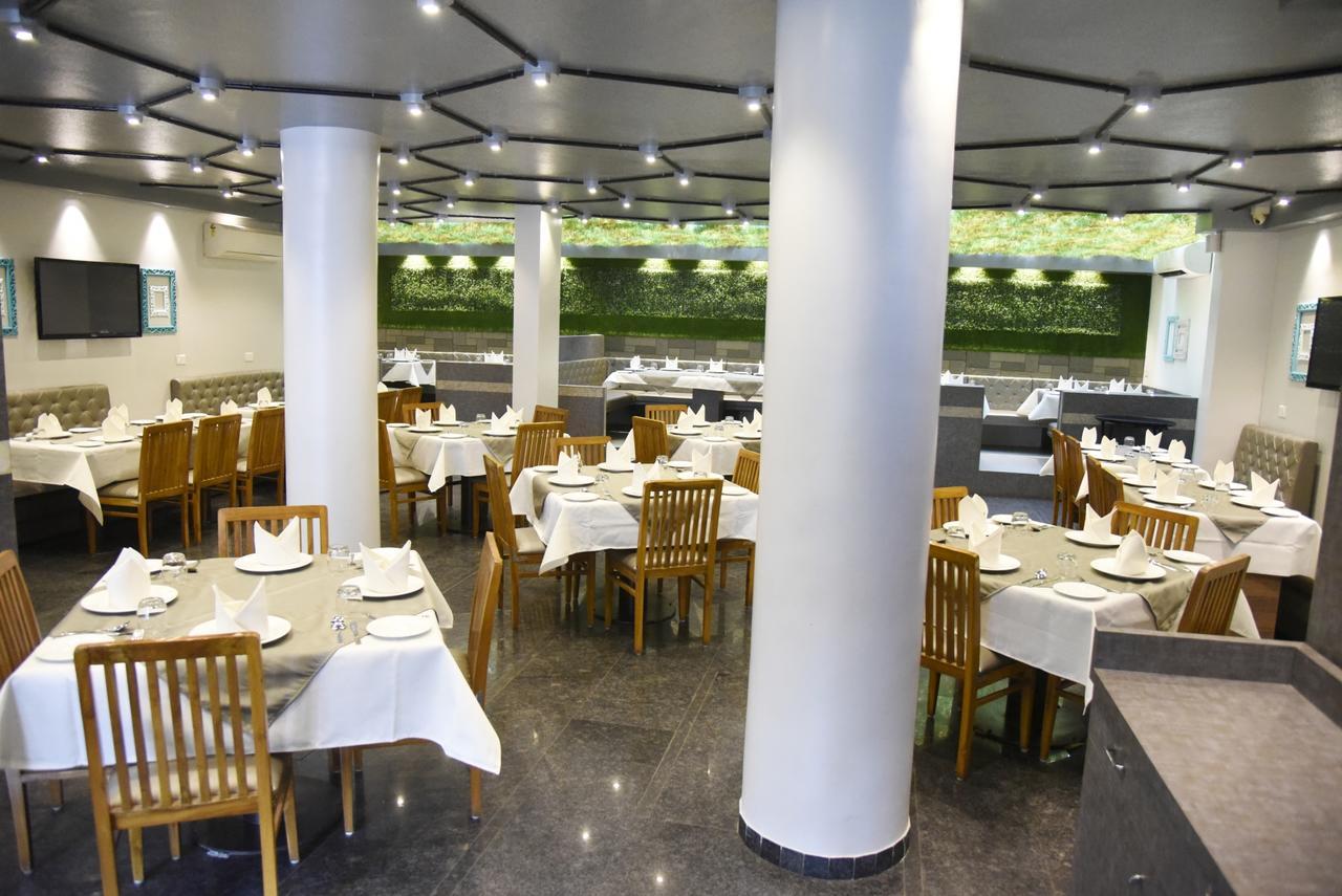 Oyo 10672 Hotel Riviera Nashik Zewnętrze zdjęcie