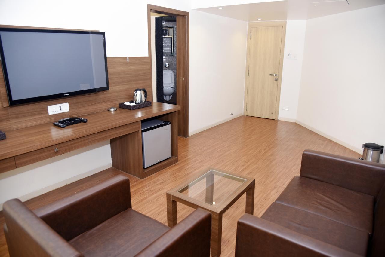 Oyo 10672 Hotel Riviera Nashik Zewnętrze zdjęcie