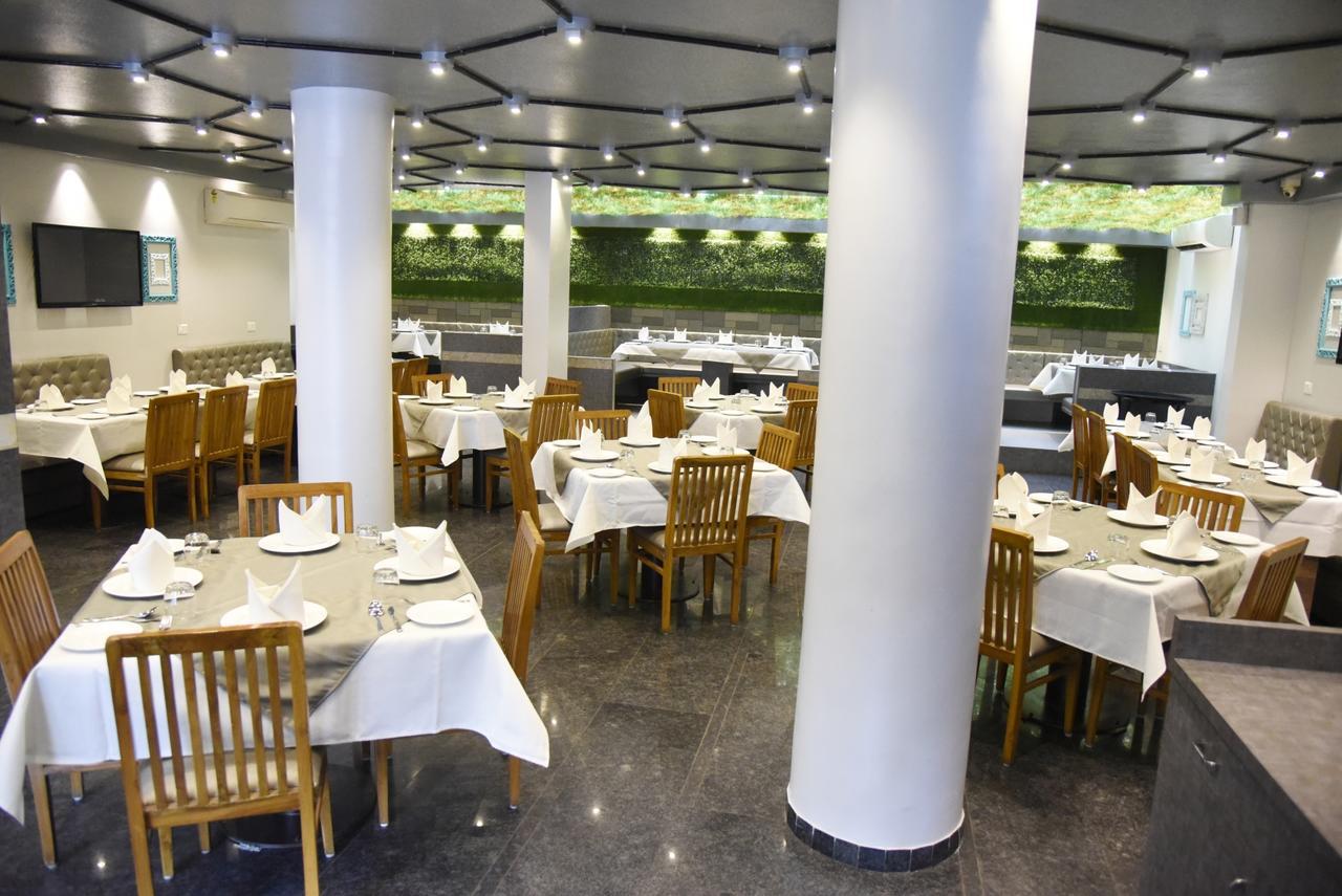 Oyo 10672 Hotel Riviera Nashik Zewnętrze zdjęcie