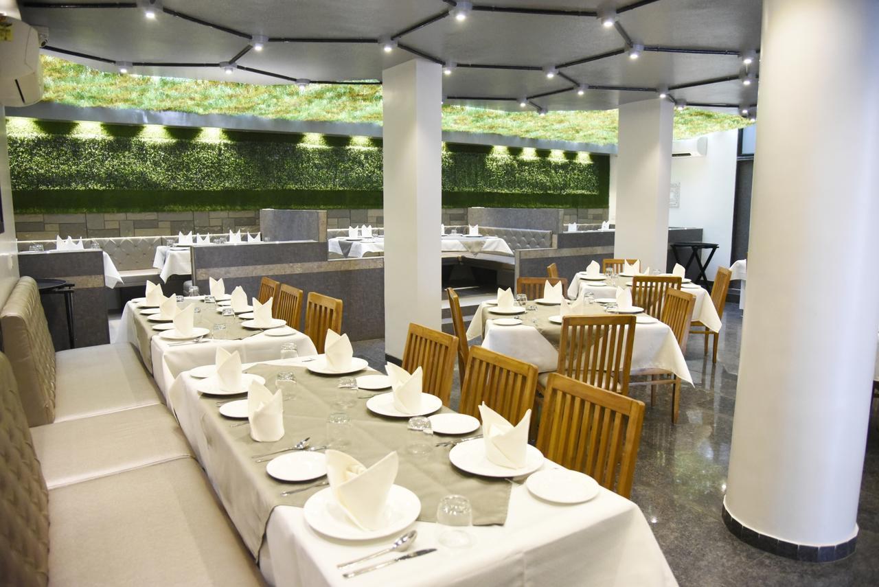 Oyo 10672 Hotel Riviera Nashik Zewnętrze zdjęcie