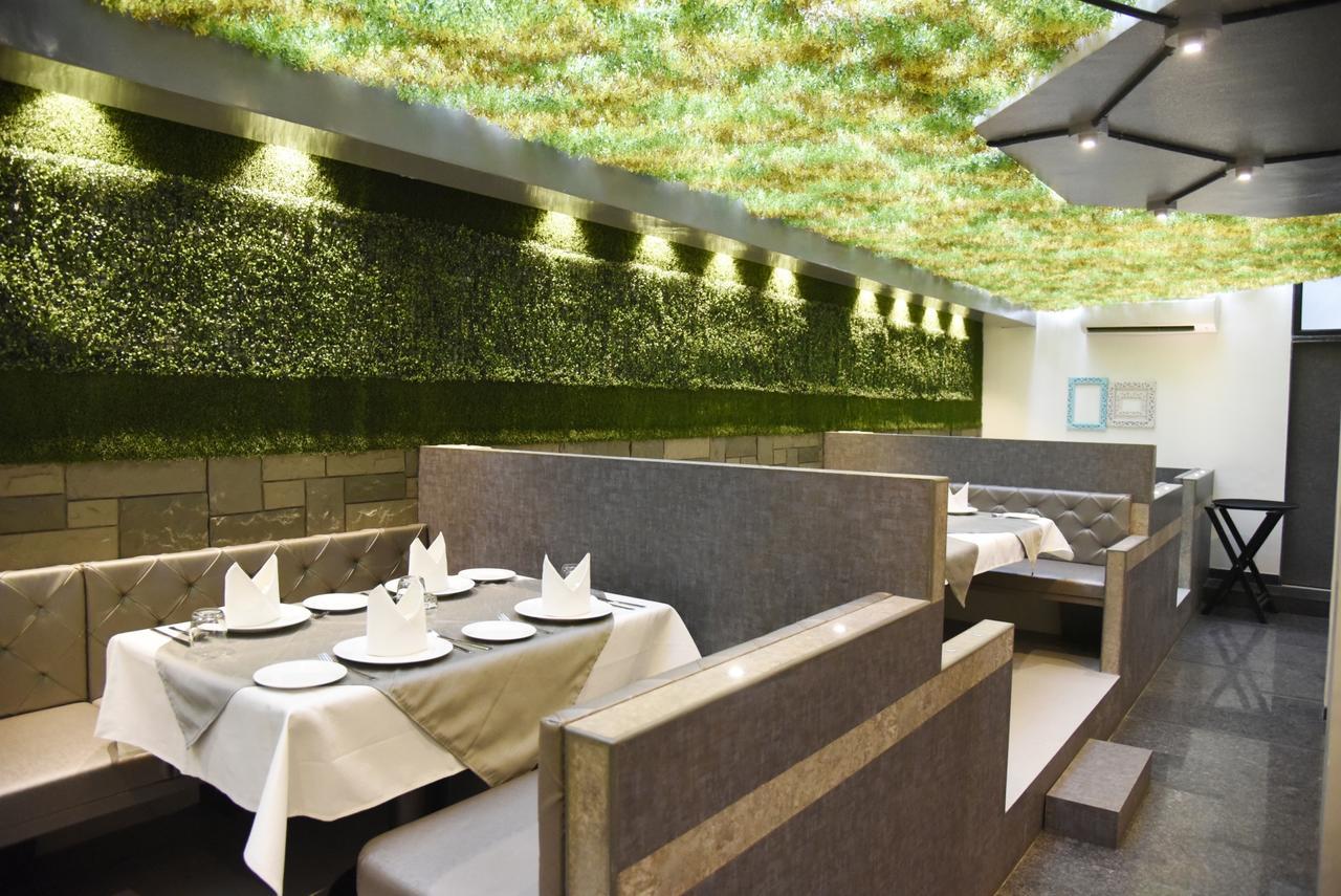 Oyo 10672 Hotel Riviera Nashik Zewnętrze zdjęcie